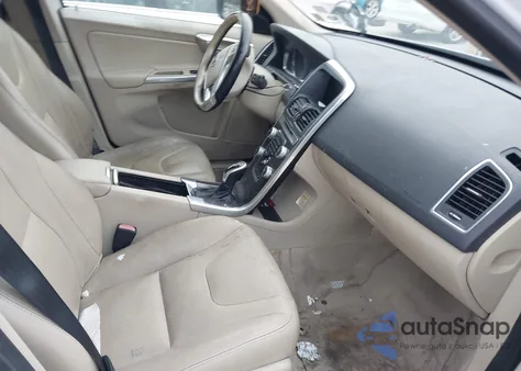 2015 Volvo Xc60 T5/T5 Premier z USA, uszkodzony, nr VIN YV4612RK3F2759064